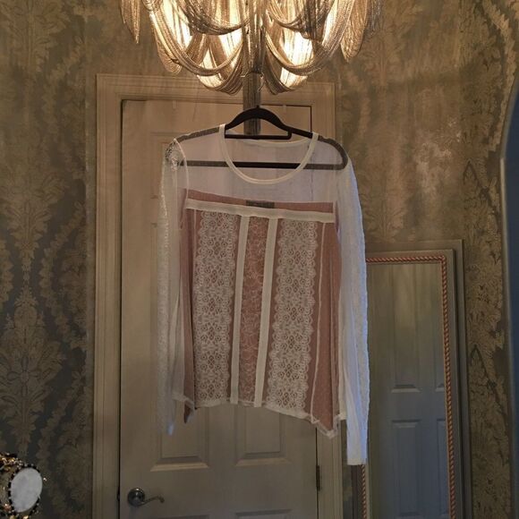 GORGEOUS WHITE BCBG with Nude Accents - Picture 8 of 8